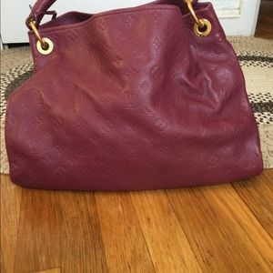 Louis Vuitton Artsy hobo